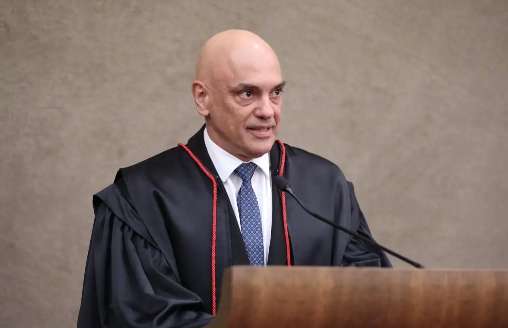 Oposição pede prisão de Moraes após divulgação de mensagens com Vorcaro