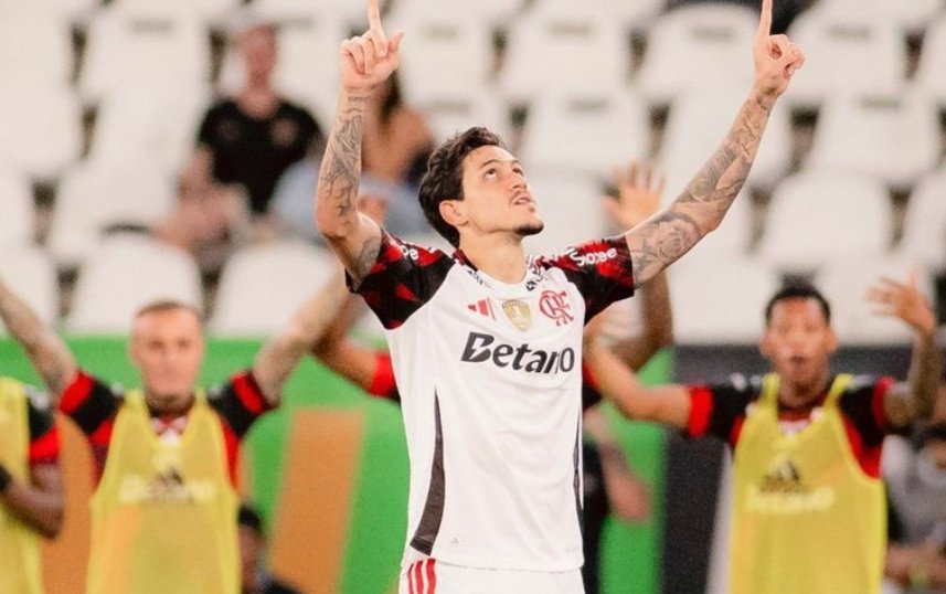 Flamengo vence Botafogo por 3 a 0 e sobe ao G-4 do Brasileirão