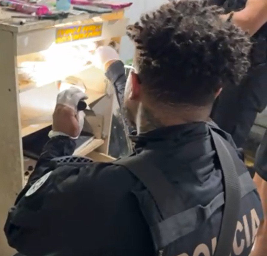 Mulher é presa por estuprar filhas de 4 e 9 anos e divulgar cenas do crime no RJ