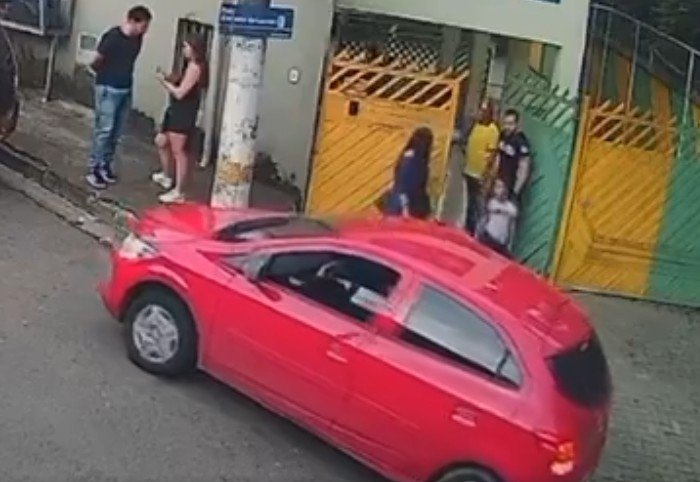 Vídeo: criminoso rouba carro com bebê de 2 meses dentro em São Paulo