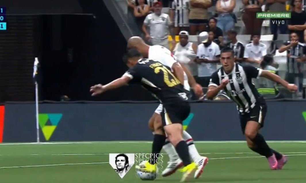 Atlético-MG vence São Paulo e coloca Palmeiras no topo do Brasileirão