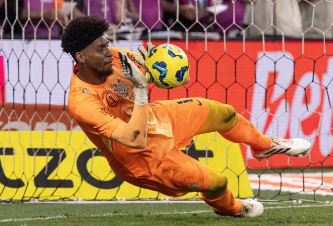 Hugo Souza é convocado para substituir Alisson na Seleção Brasileira