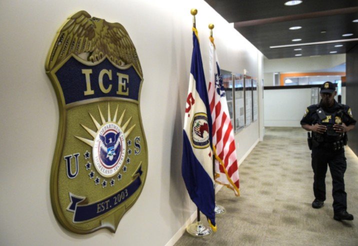 Trump confirma que agentes do ICE atuarão nos aeroportos americanos a partir desta segunda-feira