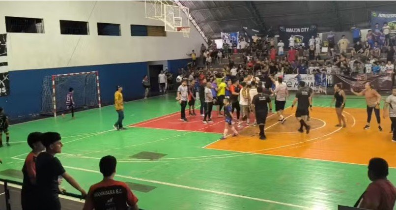 Briga generalizada interrompe final de futsal Sub-12 em Manaus