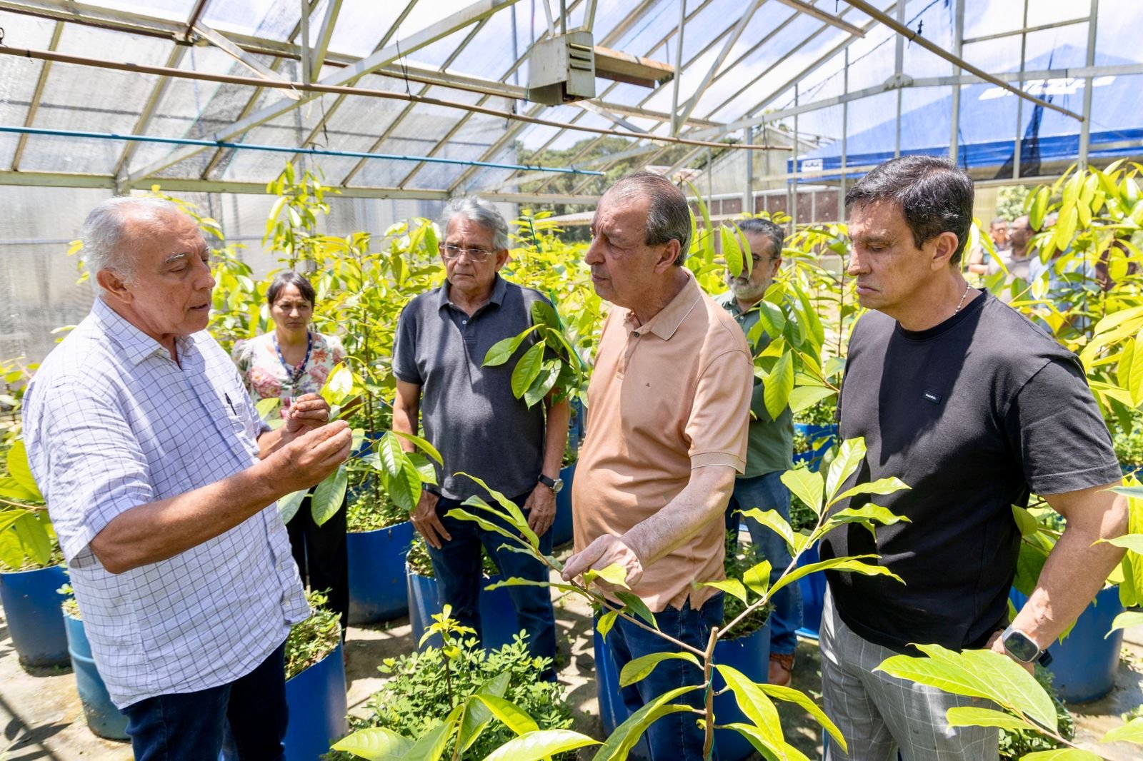 Com aporte de R$ 2,3 milhões, Omar Aziz reafirma aliança com a ciência em visita à Embrapa