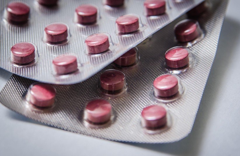 Remédios podem ficar até 3,81% mais caros a partir desta terça