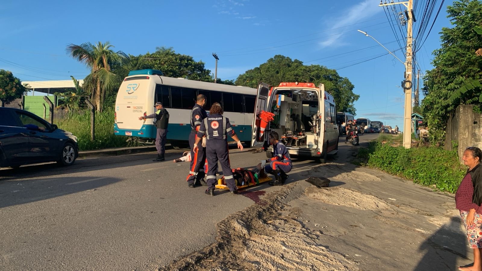 Acidente entre carro e moto deixa duas vítimas no Tarumã Açu