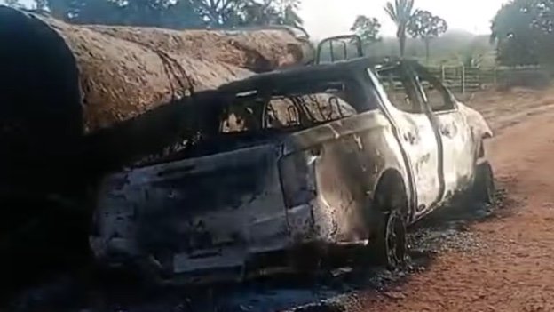 Veículo é incendiado durante emboscada a agentes do Ibama no Amazonas; vídeo