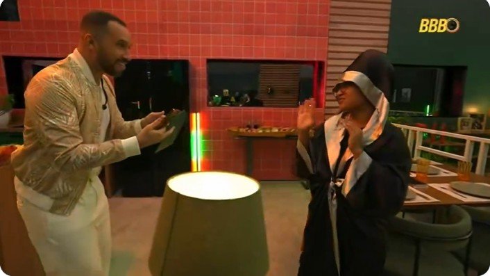 Milena ignora Gil do Vigor e se recusa a participar de foto coletiva