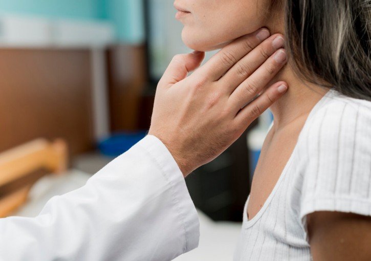 Casos de Síndrome de Hashimoto crescem no Brasil e acendem alerta para mulheres