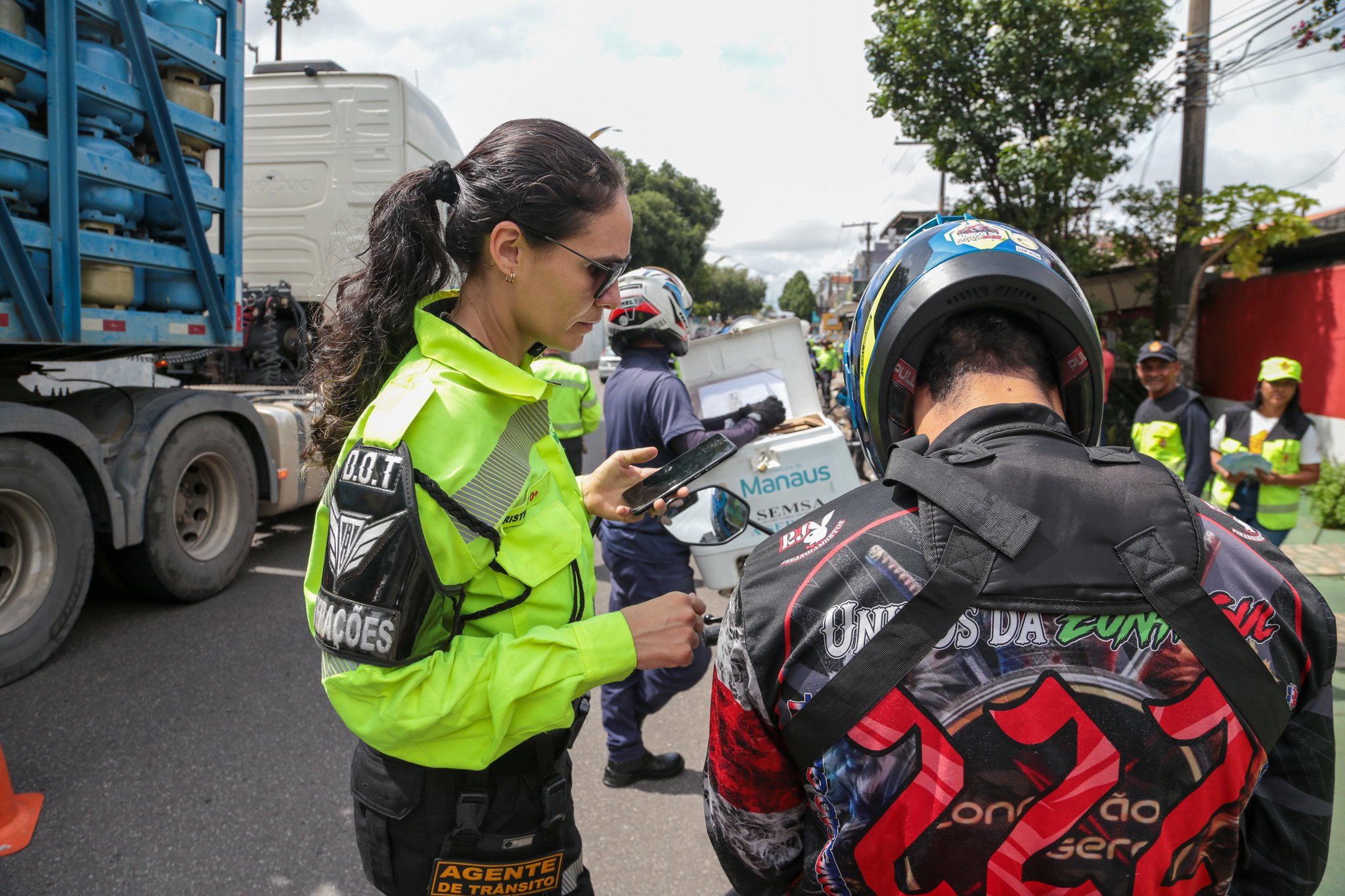 Operação Trânsito Seguro fiscaliza veículos e condutores na Av. Rodrigo Otávio