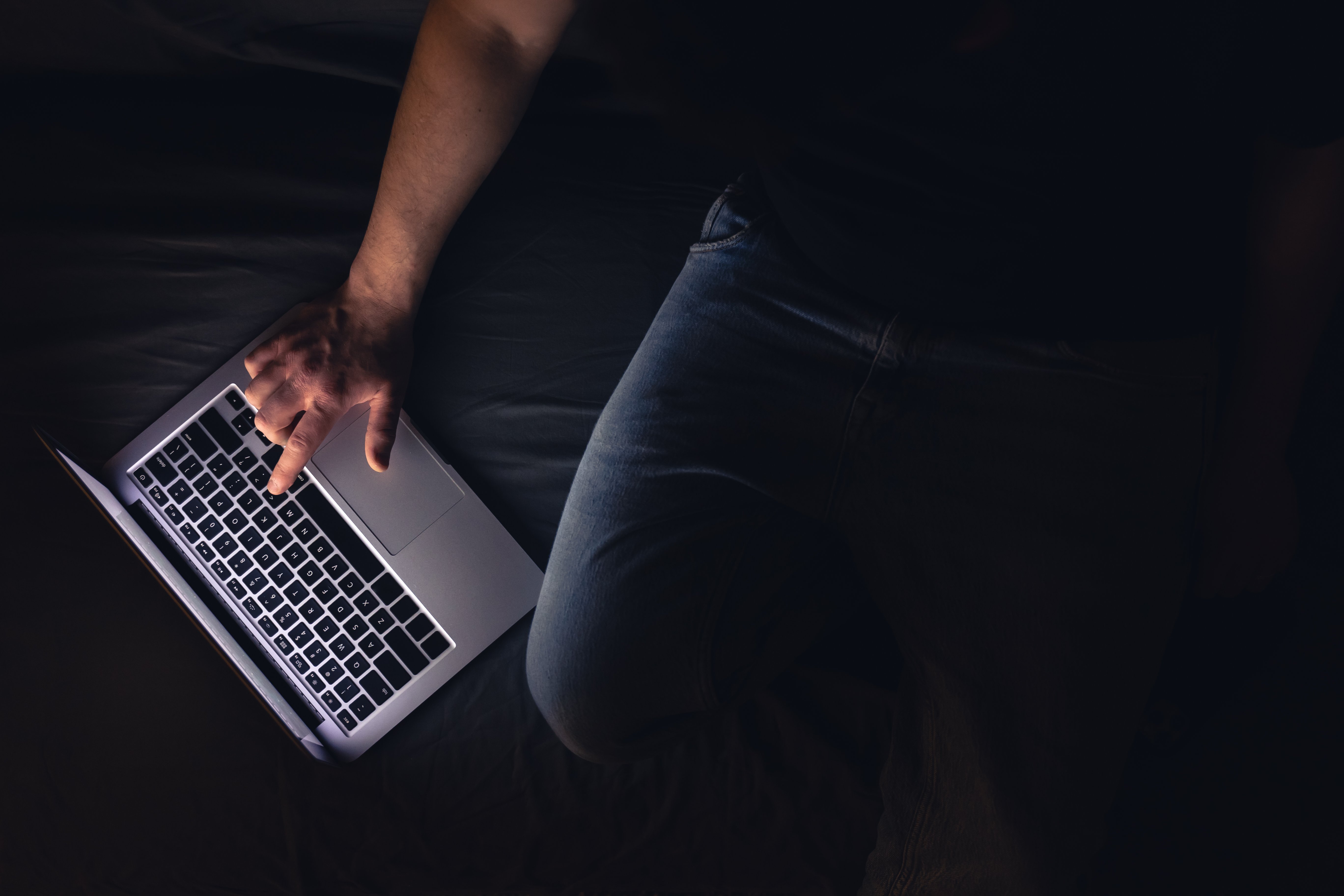 Homem é preso em Manaus por aliciar crianças na internet; ele fez vítima até em SP