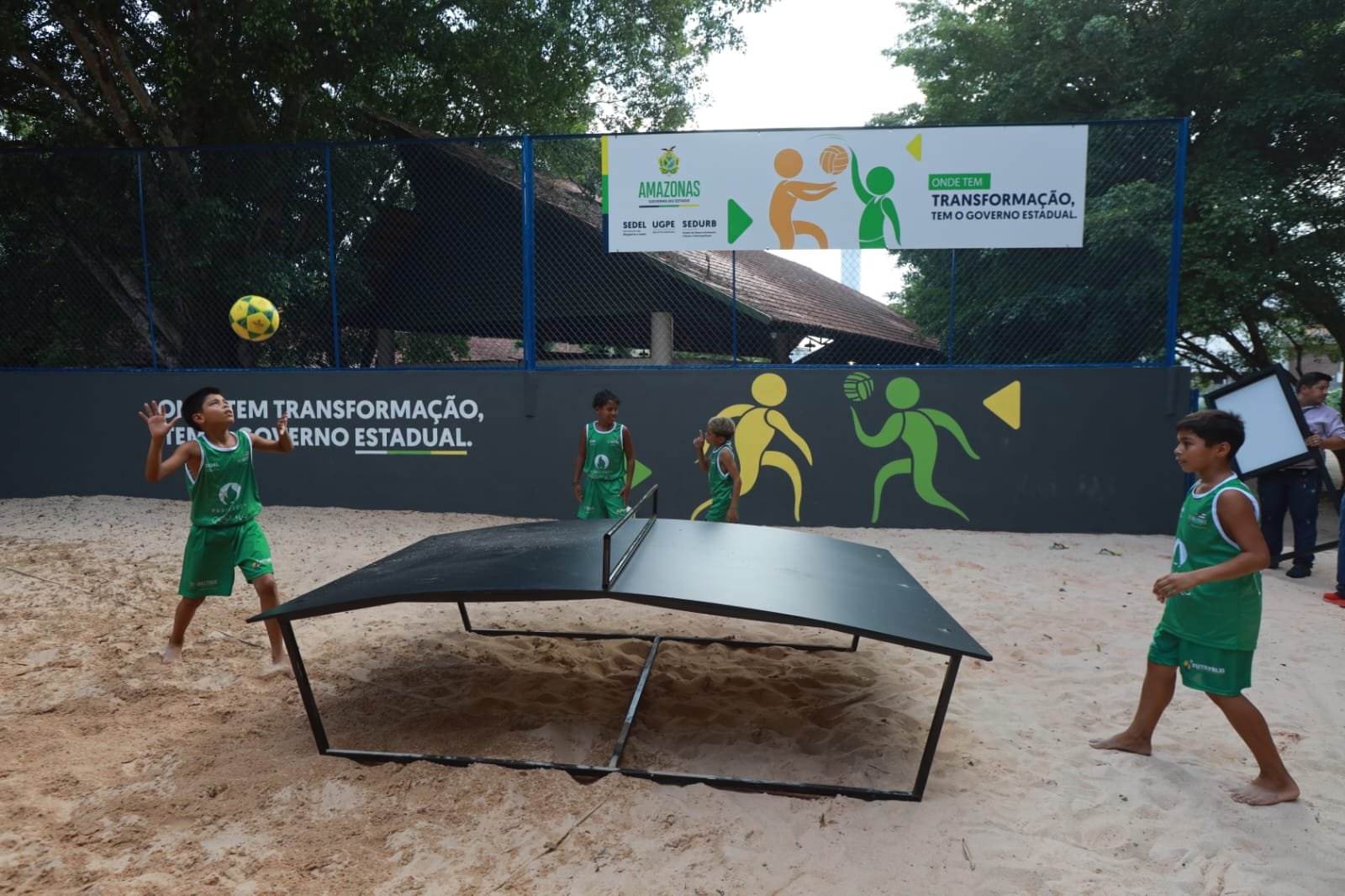 Amazonas entrega 72 espaços esportivos e investe R$ 85 milhões na capital e interior