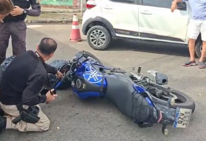 Motociclista sofre fratura exposta após acidente em rotatória em Manaus