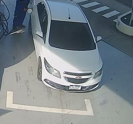 Motorista foge sem pagar após encher tanque de carro em posto da Av. Djalma Batista