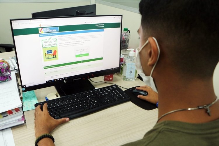 Editais para Bolsa Idiomas e Pós-Graduação são lançados nesta quinta em Manaus