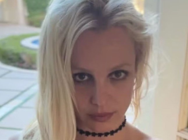 Britney Spears é hospitalizada após ser presa por dirigir embriagada nos EUA