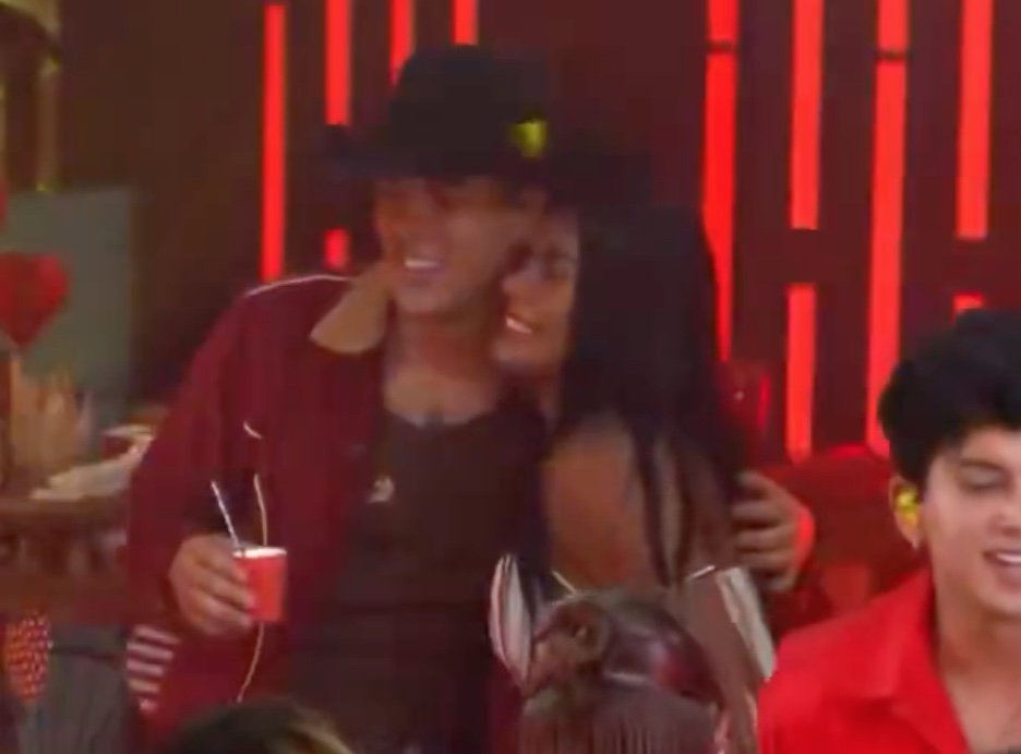 Troca de olhares entre Marciele e Zé Vaqueiro agita casa do BBB26; vídeo