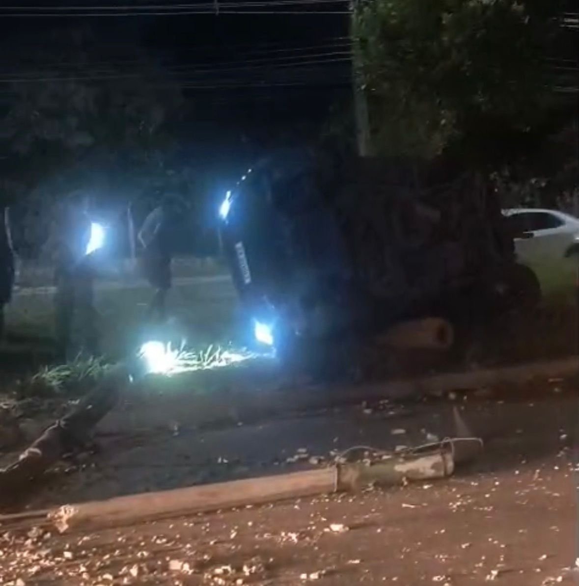 Grave acidente deixa trecho da Avenida do Turimos interditado; vídeo
