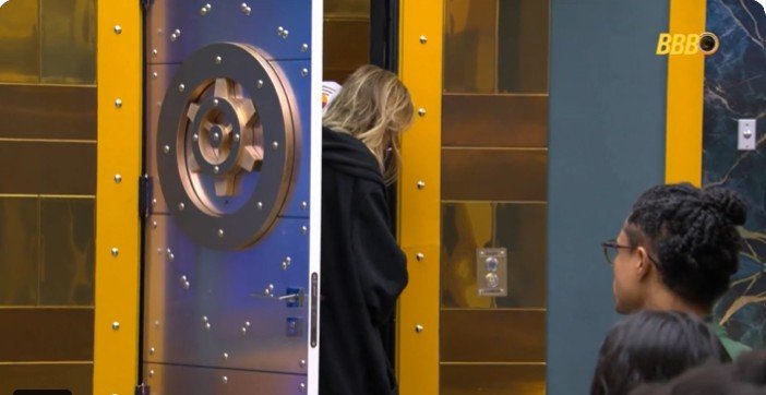 Ana Paula Renault é advertida pela produção do BBB ao tentar burlar castigo