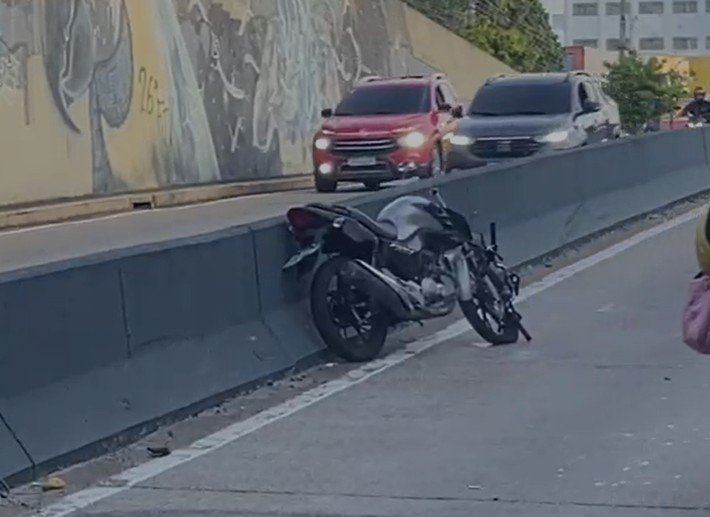 Mulher morre em acidente com motocicleta em viaduto na Av. Darcy Vargas