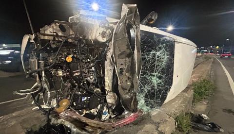 Motorista fica preso às ferragens em acidente grave na Av. Torquato Tapajós; vídeo