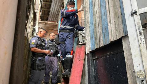 Mulher é presa suspeita de matar companheiro a facadas no bairro Educandos