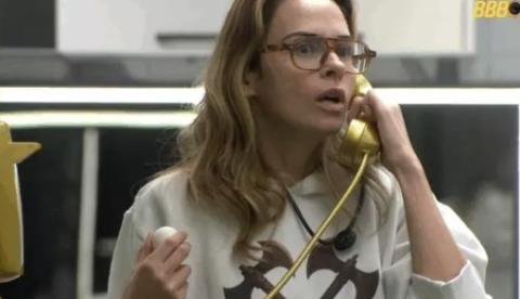 Emparedada, Ana Paula atende Big Fone e ganha R$ 20 mil