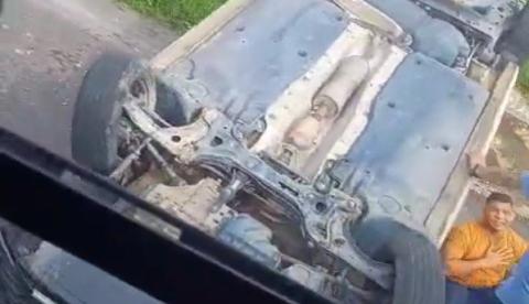 Homem fica ferido após carro capotar em avenida no bairro Glória