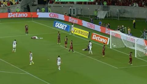 Flamengo aplica 8 a 0 no Madureira e vai à final contra o Flu