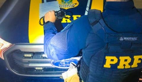 Foragidos por estupro e receptação são presos durante fiscalização na BR-319