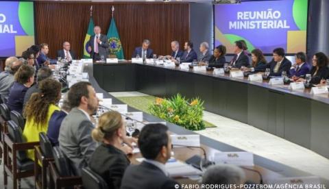 Lula confirma que 18 ministros saem do governo para a disputa eleitoral