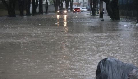 Após noite chuvosa, Amazonas recebe alerta de novos temporais entre quarta e quinta-feira