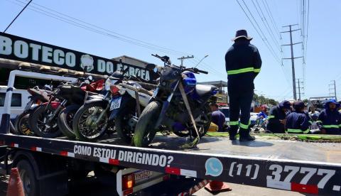 Motos sem placas e pilotos sem CNH são flagrados em massa em Manaus