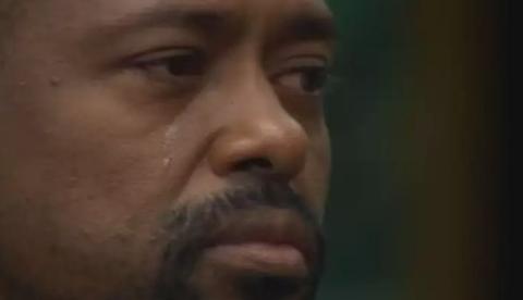 BBB26: Leandro chora ao encarar botão da desistência por 15 minutos