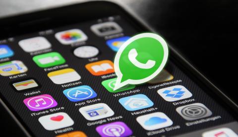 WhatsApp testa IA para resumir várias conversas não lidas de uma só vez