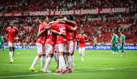 Internacional vence Chapecoense e deixa zona de rebaixamento