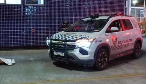 Nu, homem é encontrado morto em estação de ônibus na Av. Torquato Tapajós