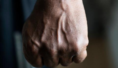 Homem e mãe são presos após agredirem duas mulheres no Santa Etelvina