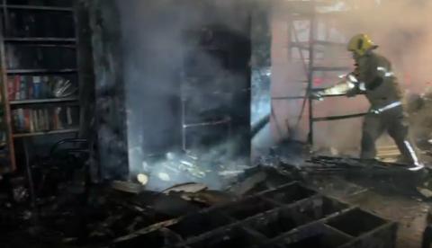 Incêndio atinge biblioteca comunitária em BH e destrói grande parte do acervo