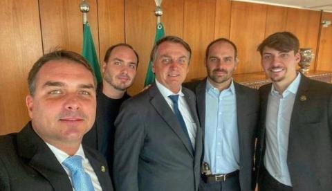 Moraes nega pedido de filhos de Bolsonaro para visitas ilimitadas