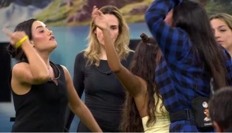 Chay e Jordana quase se "atracam" e Tadeu precisa intervir no Sincerão do BBB26