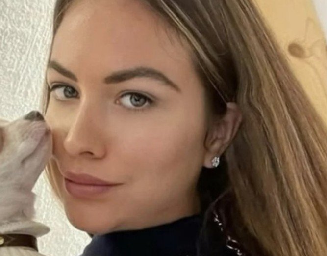 Túmulo de ex-modelo morta por feminicídio é violado e crânio é roubado