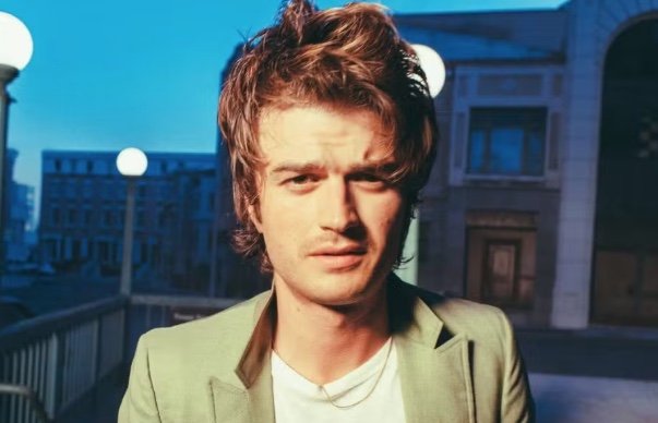 Djo no Lollapalooza: cantor por trás do hit global é astro de 'Stranger Things'