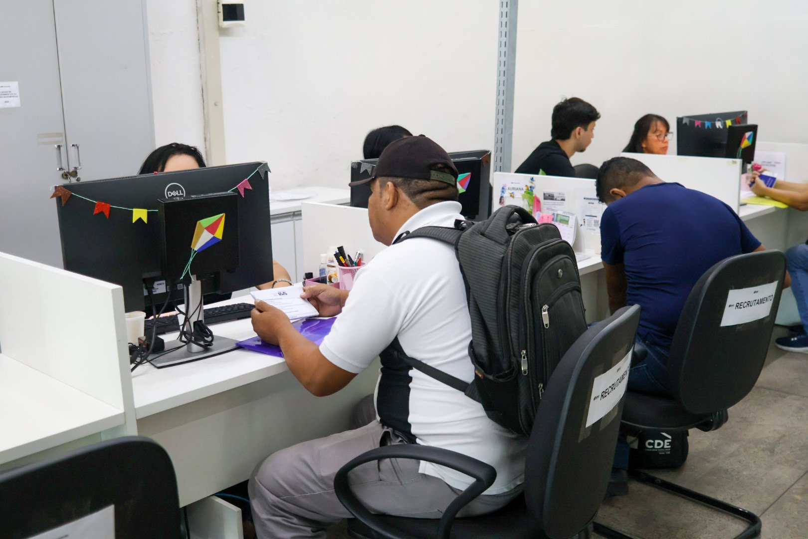 Sine Amazonas anuncia vagas de emprego para Manaus e interior