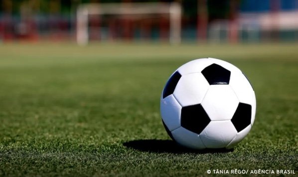 Veja onde assistir às partidas de futebol neste domingo