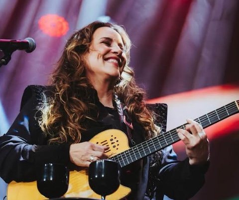 Ana Carolina em Manaus: ingressos da turnê "25 Anas" já estão à venda