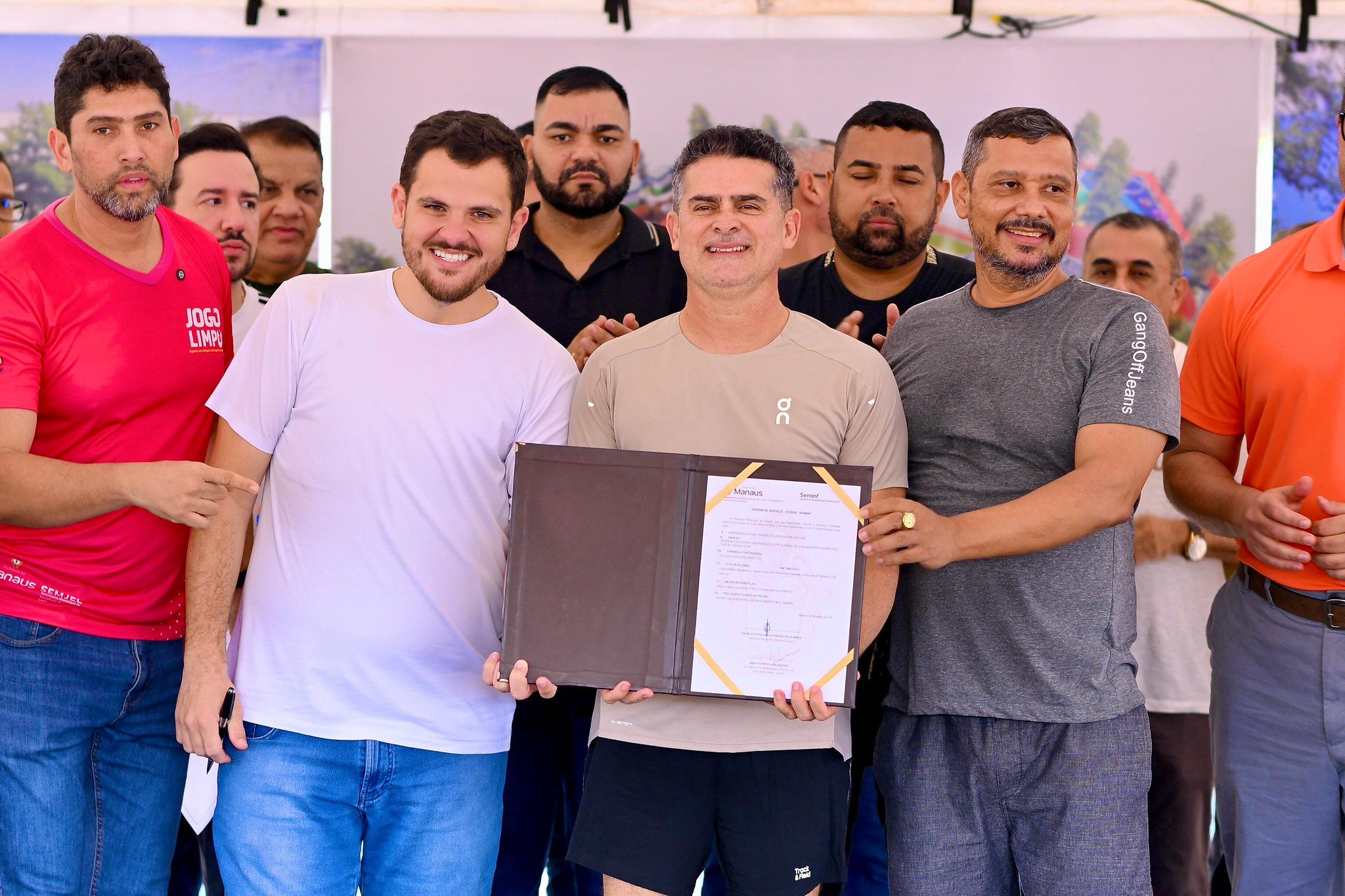 Prefeito assina ordem de serviço para reforma de Centro de Esporte no São José