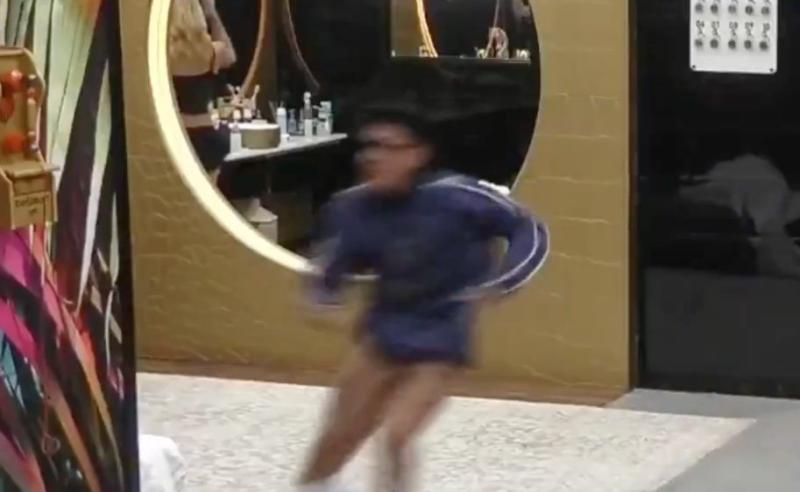 Participante do 'Big Brother Argentina' atende Big Fone seminu e vídeo viraliza