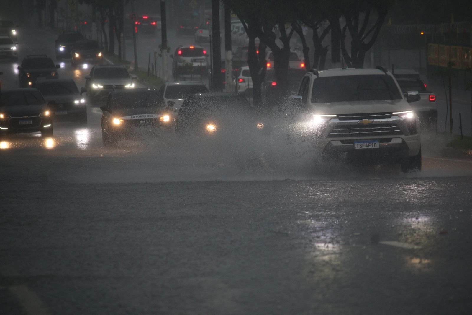 Manaus entra em 'Alerta Severo' após fortes chuvas